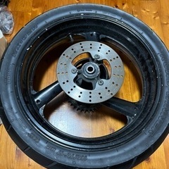 値下げしました！✨tzr250 3xv 純正リアホイール の画像