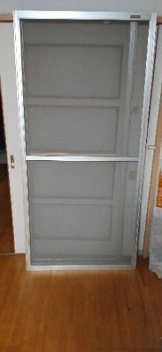 住宅用網戸（室内保管品・目立つ傷汚れないです）　横幅88ｃｍ 　　１戸　お取引予定あり