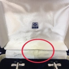 カフスとネクタイピンのセットの画像