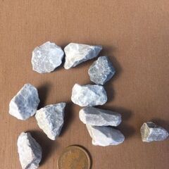 化粧砂利（庭園砂利）白グレー系の画像