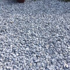 化粧砂利（庭園砂利）白グレー系の画像