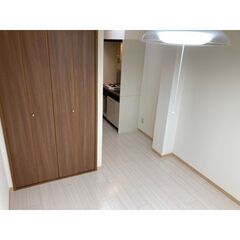 初期費用２0000円物件（分割払いなどはありません）弊社より初期費用が安い条件がありましたらご対応いたします。家賃１カ月無料＆仲介手数料0円＆家財保険全て含まれております。弊社より初期費用が安い条件がありましたらご対応いたします。アルムコーポ深谷 物件待ち合わせにてご見学＆ご契約可能です。お問い合わせお待ちしております LINE公式アカウントに登場！お得な情報を受け取るには、以下のリンクから友だち追加してください。 https://lin.ee/g7Kl1pG - 賃貸（マンション/一戸建て）