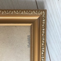 金の額縁の画像