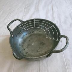 古い鍋などの画像