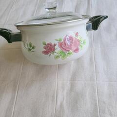 古い鍋などの画像