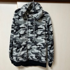 モコモコパーカー　迷彩
