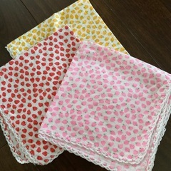 イチゴ柄ハンカチ　子供用3枚セット新品