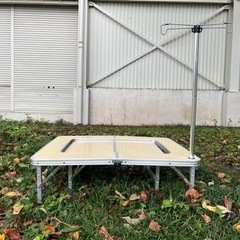 キャンプテーブル　BBQテーブル　囲炉裏　ランタンスタンド付