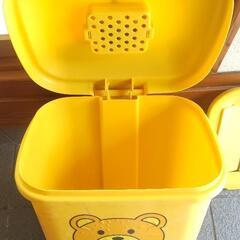 ○ 未使用 ゴミ箱 ペダル式 二重ふた🎵(^-^)の画像