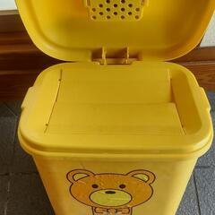 ○ 未使用 ゴミ箱 ペダル式 二重ふた🎵(^-^)の画像