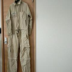 つなぎ服　分割が可能なタイプ