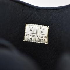 スノーボードとブーツのセットの画像
