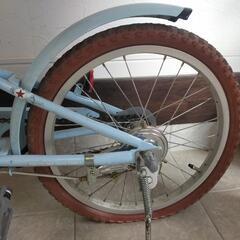 18インチ子供自転車水色後輪パンクしていますの画像