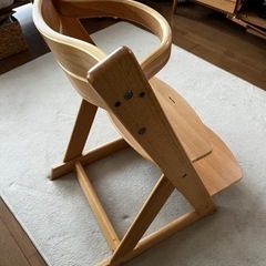 こども用木製椅子の画像