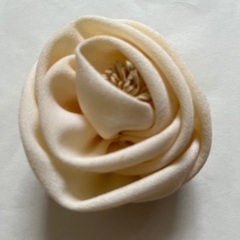 コサージュ、パーティ用バッグの画像