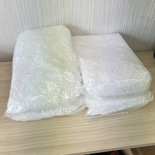 【売ります】【K4676】 未使用 パイプ枕 中身 ビーズ 補充用 詰め替え用 4袋 総重量1.24Kg 0.4x0.9cm 白 ホワイト ストローカット 詰め物 長期保管