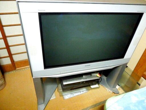 とにかく綺麗な画像とサラウンド内臓の高音質テレビです