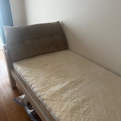 [0円]シングルベッド+マットレス+クッション (10.15午前中)