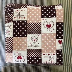 新品のコタツなどに敷く敷パット(中綿入り)