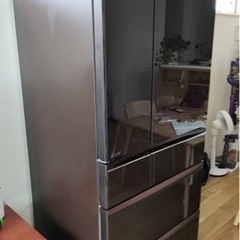 MITSUBISHI MR-WX70E-BR  三菱の大型冷蔵庫になります。 説明書も保証書も完備です。の画像