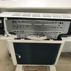 ☆値下げ☆ロ2310-027 TOSHIBA  ルームエアコン　RAS-F221MA 2019年製　ポンプダウン済　クーラーガス残量不明　要清掃　背板あり　上部べたつきありの画像