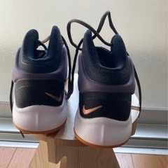 ナイキ エア バーシタイル 4 AT1199の画像