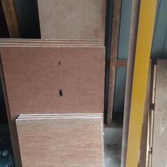 ベニヤ板・木材の画像