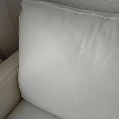 【至急処分】IKEA 本革　1Pソファ　白　格安でお譲りしますの画像