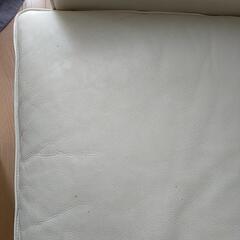 【至急処分】IKEA 本革　1Pソファ　白　格安でお譲りしますの画像