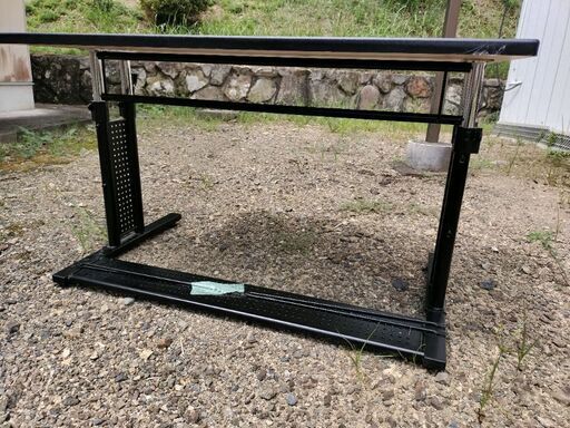 バウヒュッテ　昇降機能つきデスク