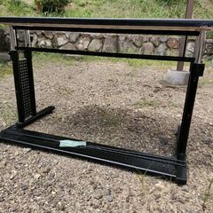 バウヒュッテ　昇降機能つきデスク