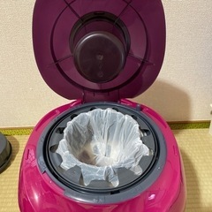 【美品・複数カートリッジ付き】コンビ　ポイテック　オムツ消臭ゴミ箱の画像