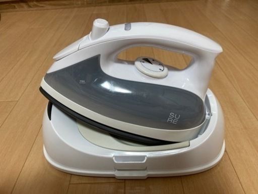 \u003c新品未使用\u003eコードレススチームアイロン　アイロン台付き