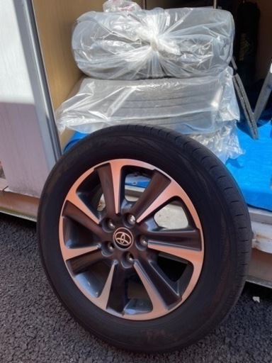 TOYOTA　NOAHノーマルタイヤ、ホイール付き