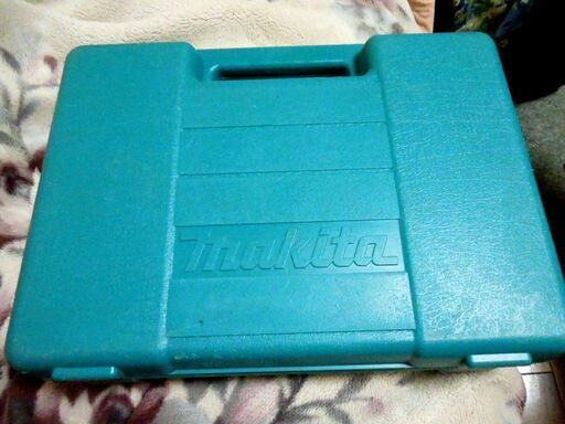 新品同様のマキタ連螺子機です