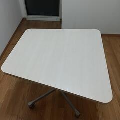 テーブル（綺麗です）の画像