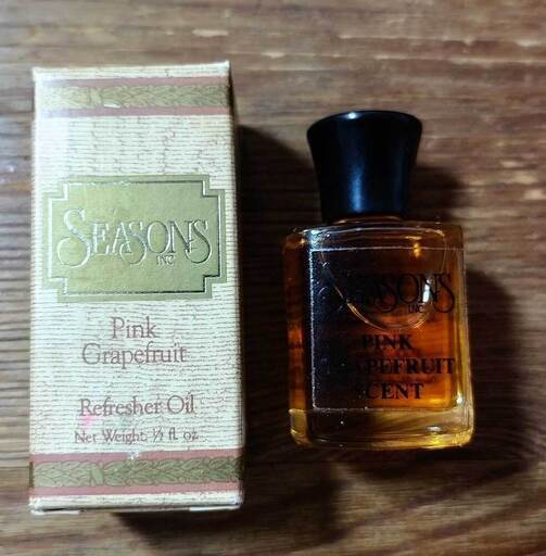 Grapefruitプロフ一読下さい！様ご覧ページ フルーツグラノーラ牛乳を注ぐ 写真素材 [3020653] - フォトライブラリー