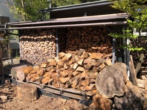 乾燥薪 楢 金沢市東インター近く 軽トラ1台分荷台あおり迄 落葉広葉樹 堅木 自然乾燥 薪ストーブ キャンプ アウトドア　薪の王様ナラ