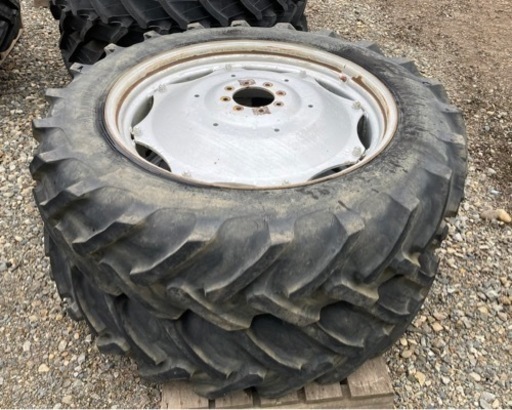 MF3065トラクターのリヤタイヤセット　マッセイファーガソンイセキBIG-T
