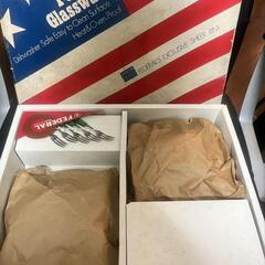 🇺🇸アメリカ製品　皿、ホークセット　新品