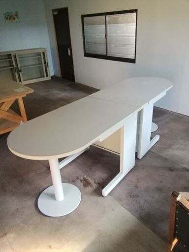 オフィスのテーブル2セット組