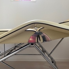 フェイシャルエステ　ベット　角度調節ありの画像