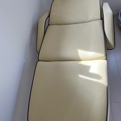 フェイシャルエステ　ベット　角度調節ありの画像