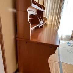 子供が使用していた木製学習机です。