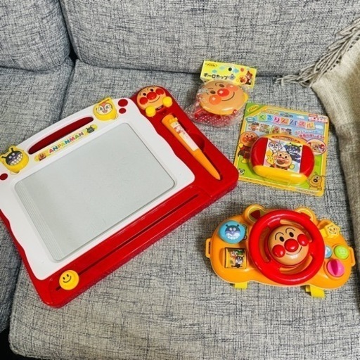 アンパンマン　くまのプーさん　はらぺこあおむし　知育