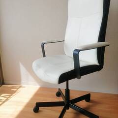 限定特価【IKEA】回転式・高さ調整可デスクチェア(ホワイト)の画像