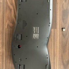 US配列、無線キーボード、トラックボール付きの画像