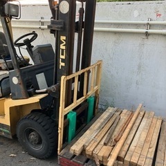 TCM フォークリフト　ガソリン　1トン