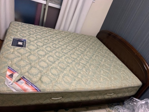 クインサイズのベッドになります、