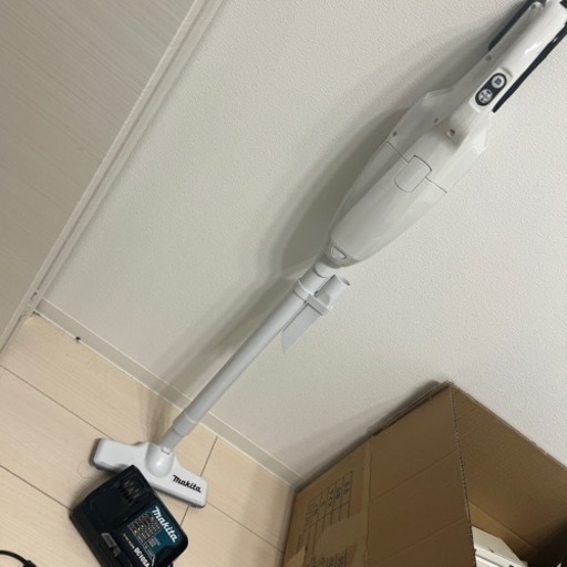 【2000円】マキタ掃除機 充電器付き(紙パックもつけます)